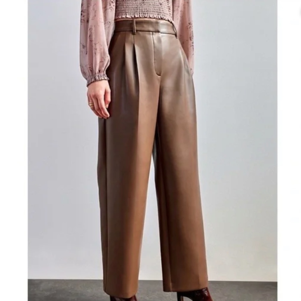 Aritzia Wilfred Effortless Pant in Caramelized Walnut (Brown)